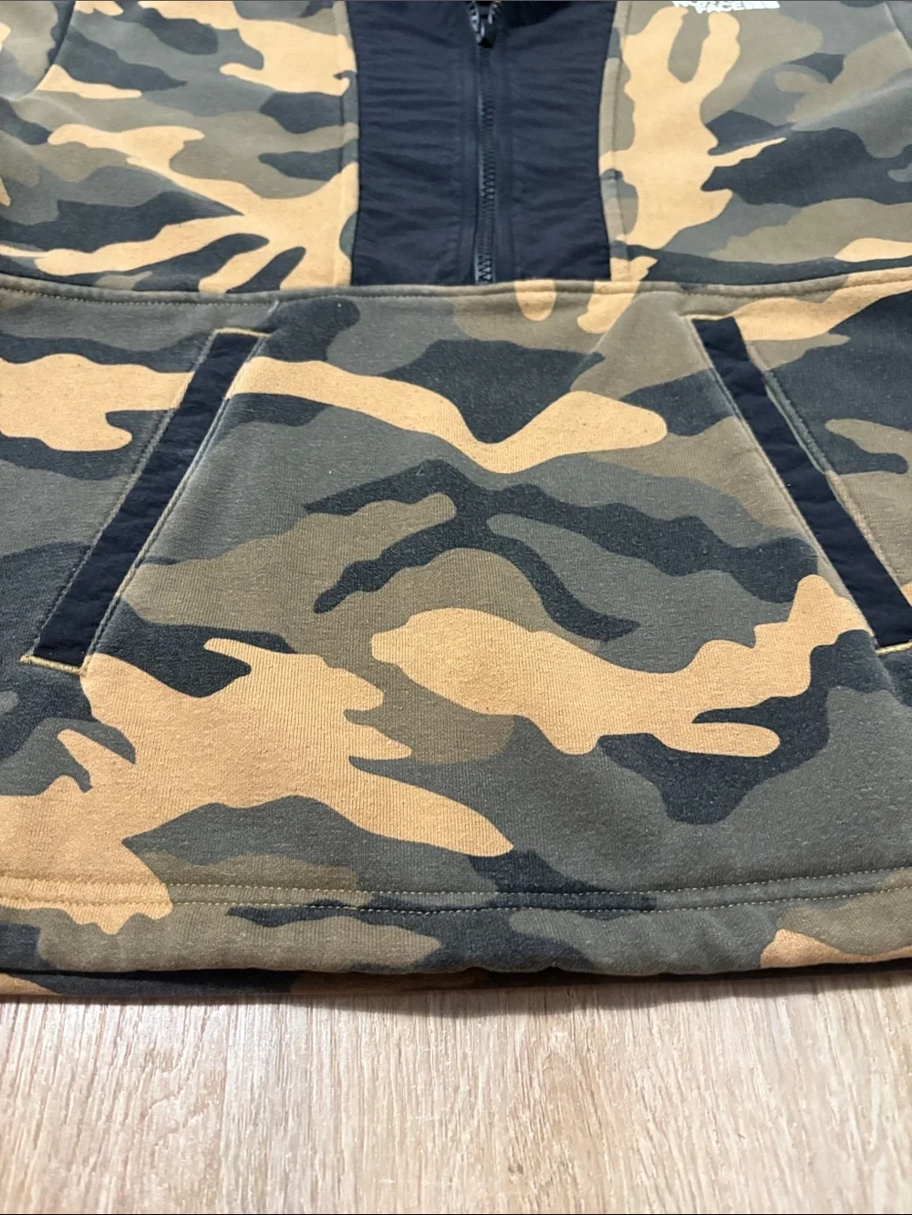Men’s North Face Woodland Camo Graphic Fleece Hoodie; Half Zip Front. Sz-Small
